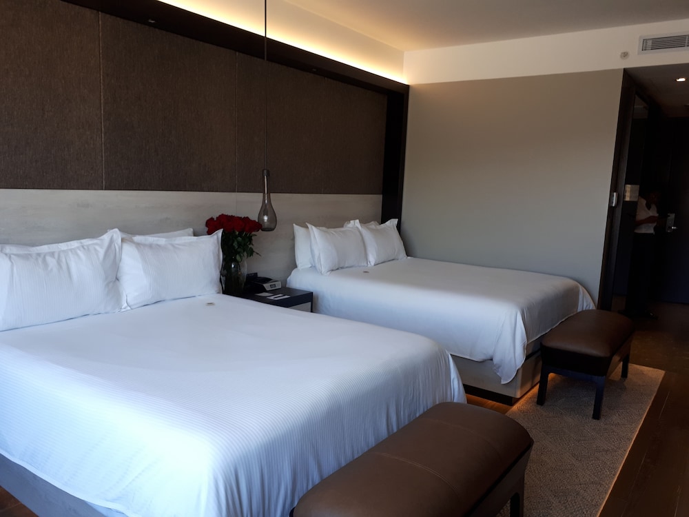 Deluxe Double Room, 2 Queen Beds, Mountain View, photo 6