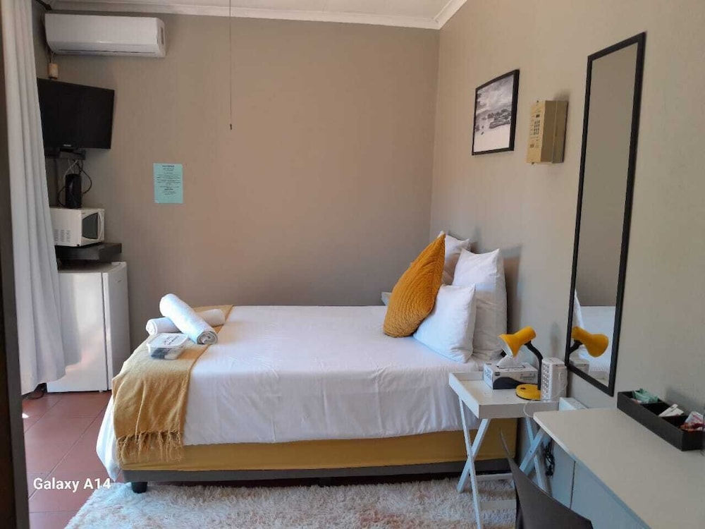 Standard Double Room - Photo 3