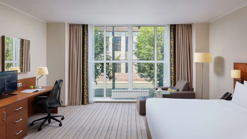 Deluxe Room, 1 King Bed photo 1