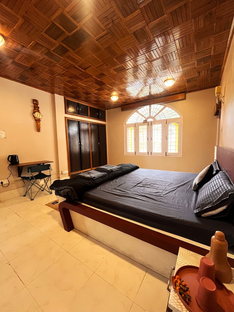 Standard Double or Twin Room, Housekeeping, Valley View photo 3