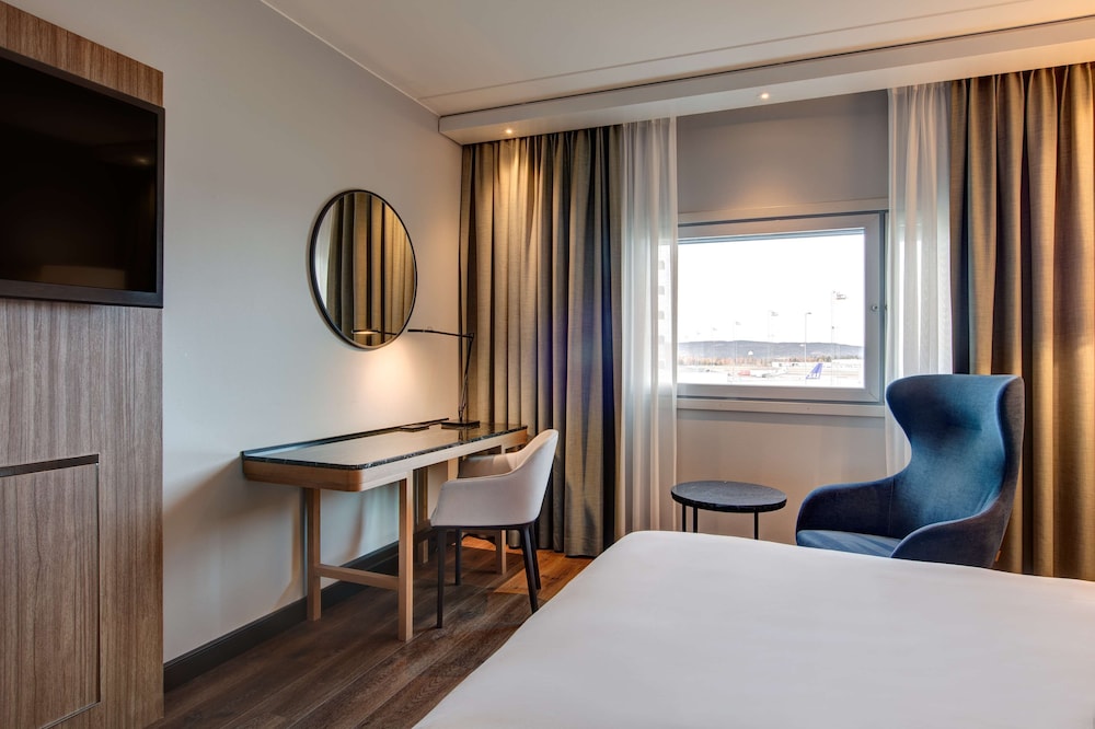 Superior Room (Airport View) - Photo 4
