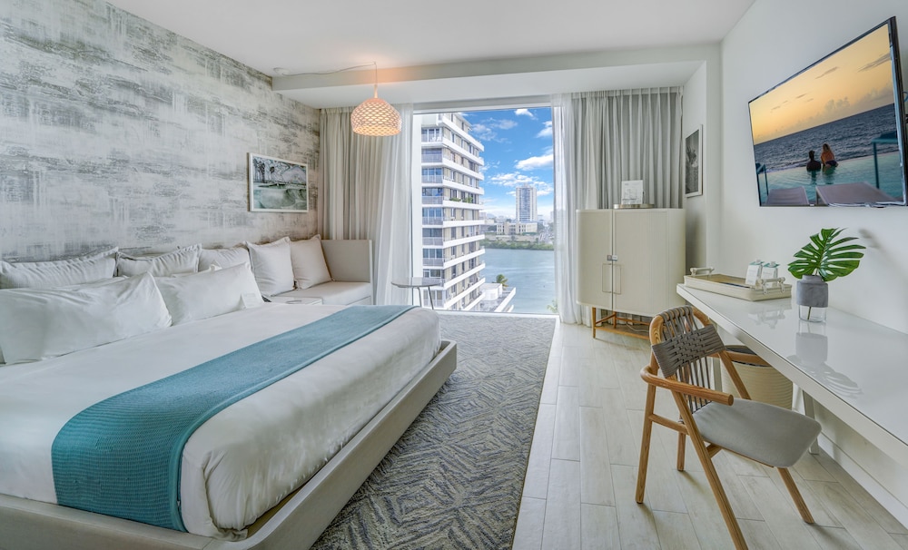 Premium Room, 1 King Bed (laguna)