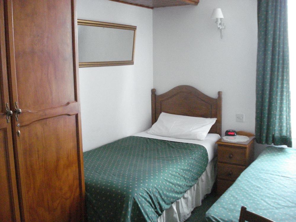 Twin Room, Shared Bathroom photo 2