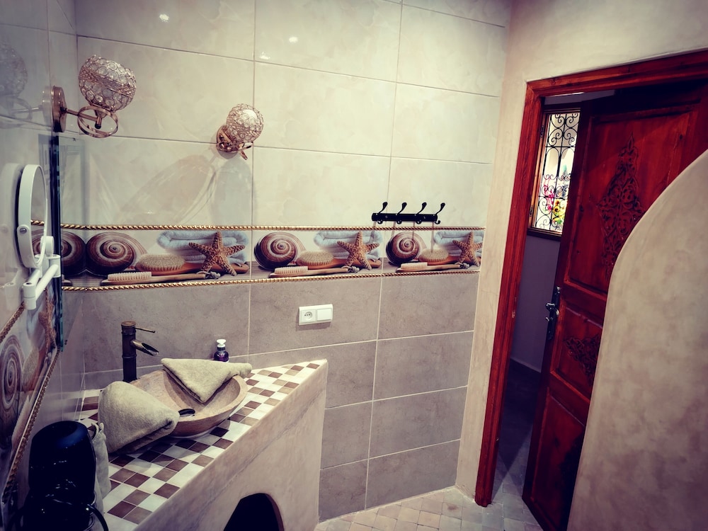 Family Triple Room, Non Smoking, Refrigerator photo 3