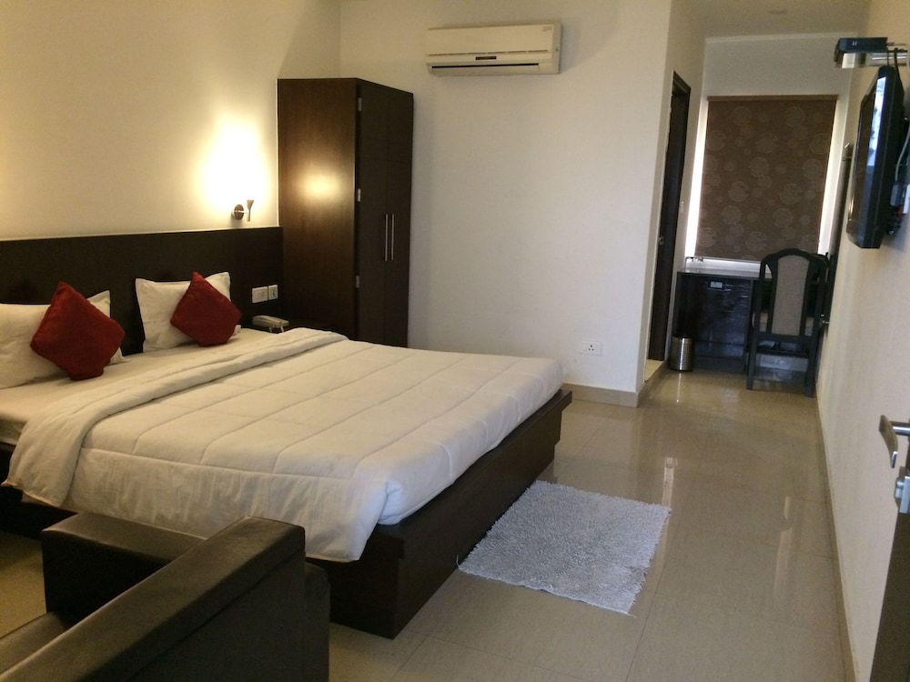 Deluxe Room - Photo 7