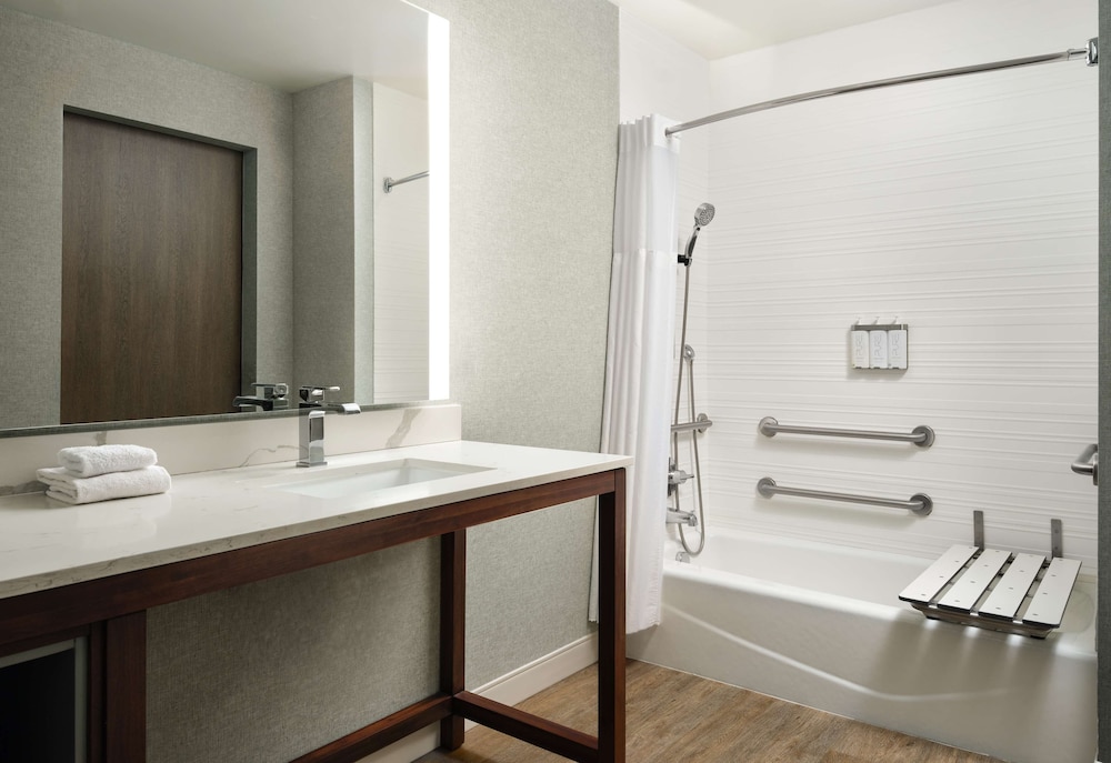 Room, 2 Queen Beds, Accessible, Bathtub (Mobility) - Photo 3