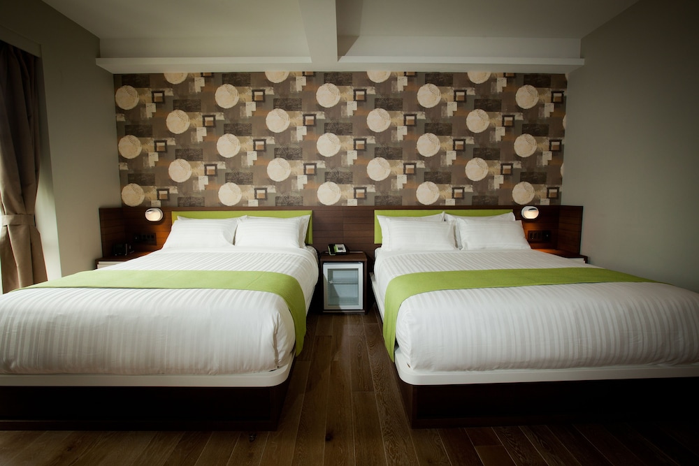 Superior Room, 2 Queen Beds (Courtyard & Partial City View)