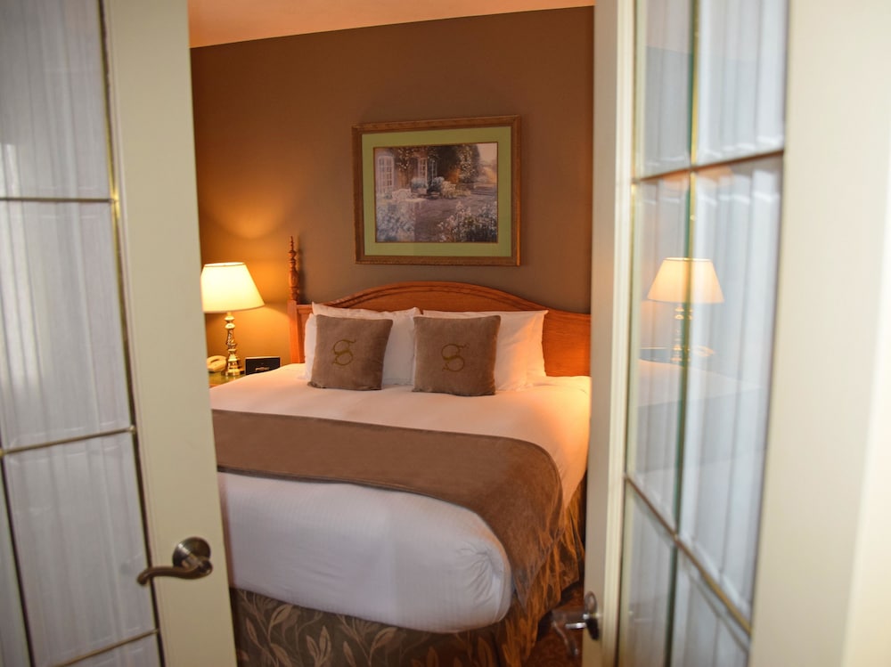 Luxury Suite, 1 King Bed with Sofa bed, Jetted Tub