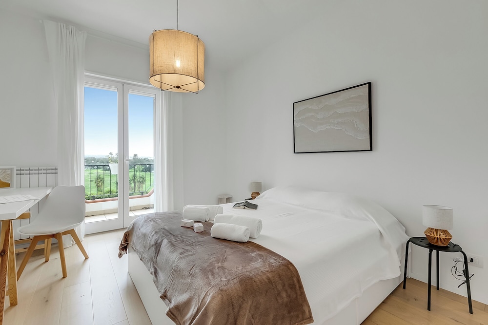 Family Apartment, Multiple Bedrooms (Sky View Apartment Monopoli)
