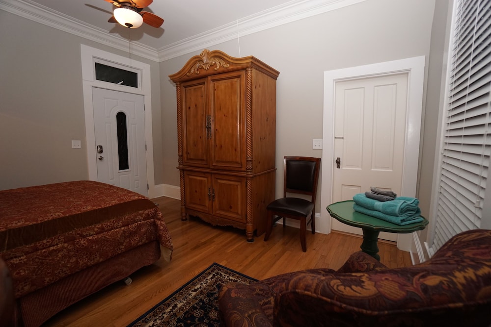 Room, 1 Queen Bed (Room 6, Washington House) photo 1