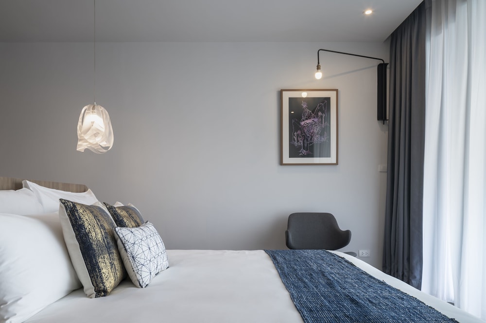Deluxe Room, Pool Access, Sea View (Non - Smoking)