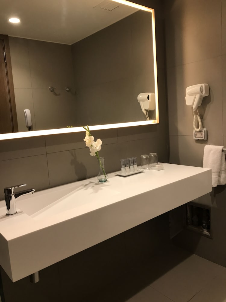 Classic Room, 3 Twin Beds, City View - Photo 8
