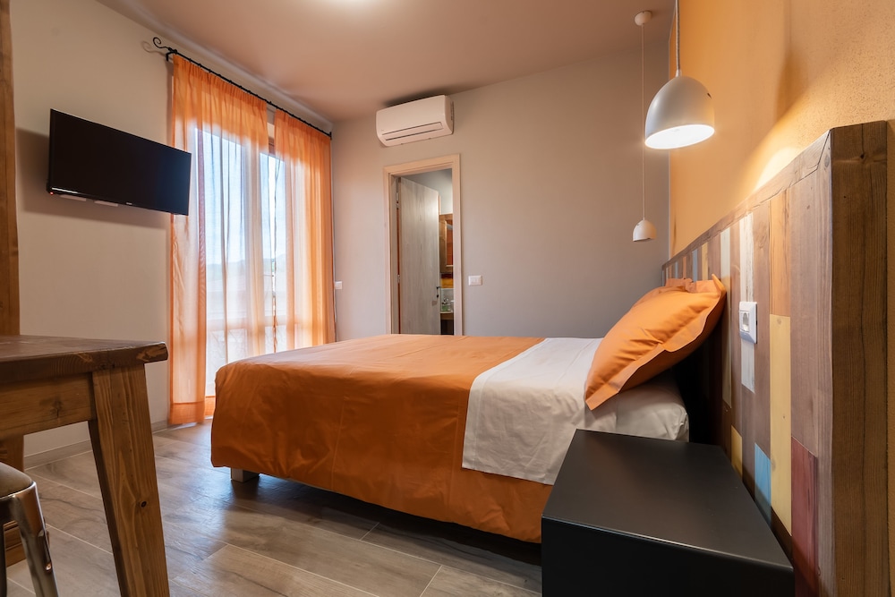 Comfort Single Room, 1 Queen Bed, City View photo 3