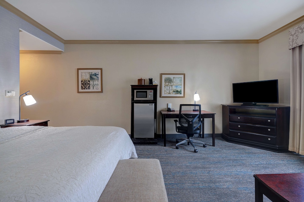 Studio, One King Bed, Non-Smoking - Photo 2