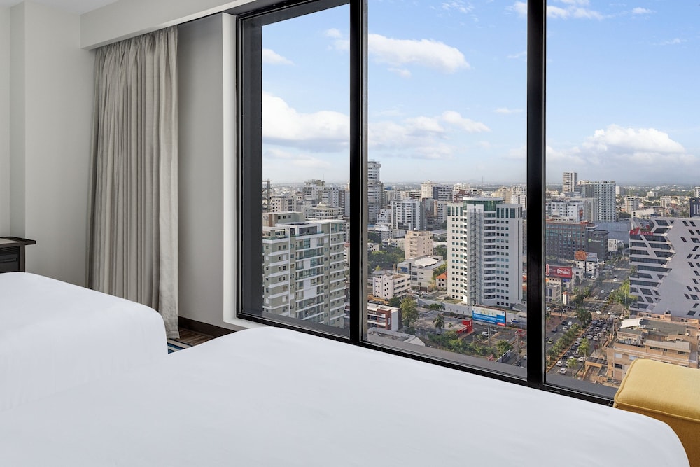 Room, 2 Queen Beds, City View - Photo 4