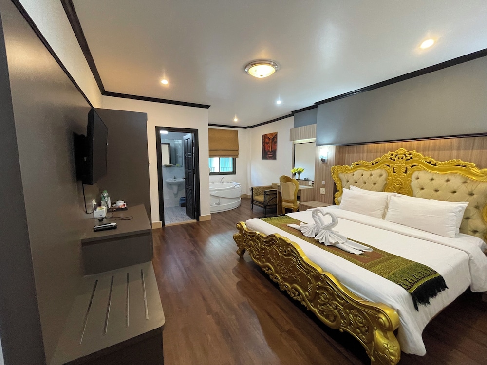 Romantic Studio Suite, 1 King Bed, Private Bathroom