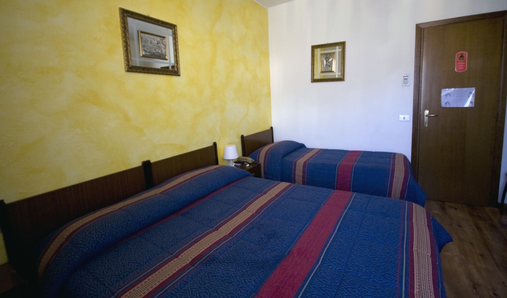 Triple Room photo 2