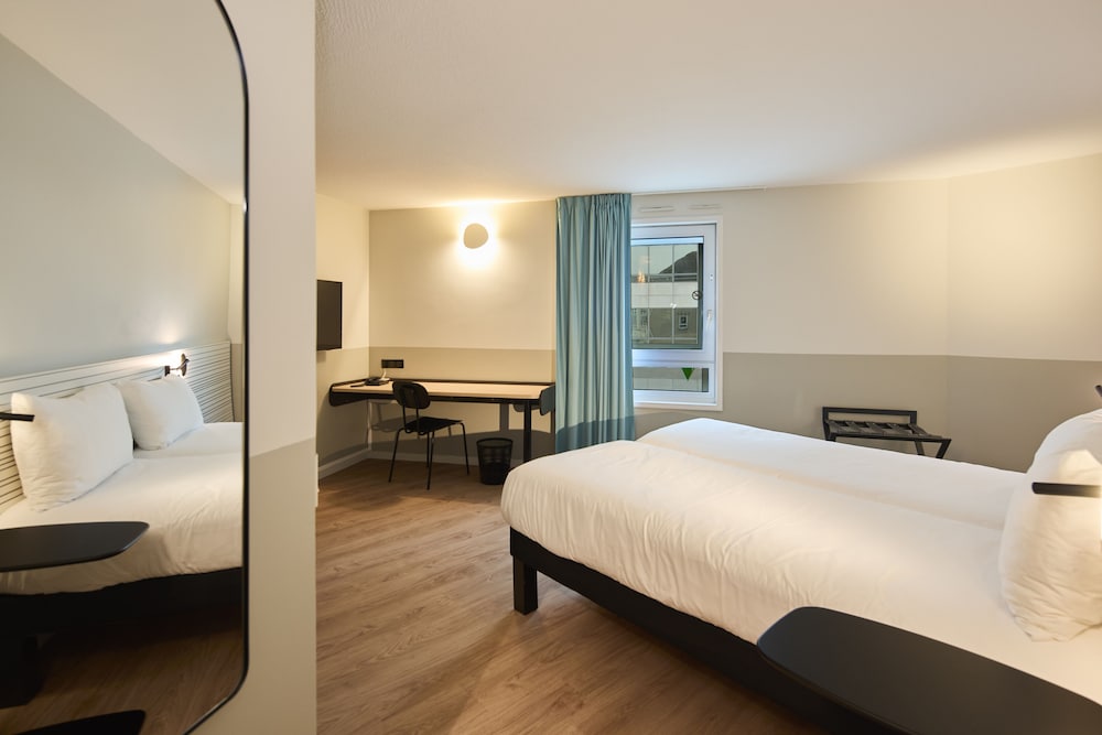 Standard Twin Room, 2 Twin Beds - Photo 5