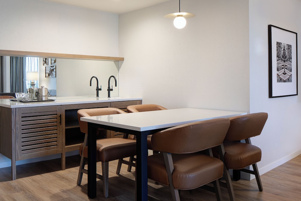 Club Suite, 1 Bedroom - Photo 4