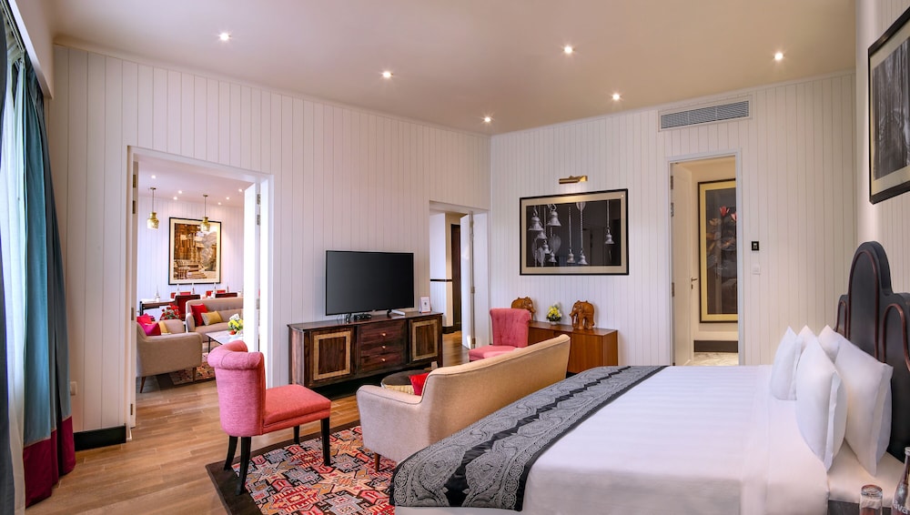 Suite, 1 King Bed (Executive Suite) - Photo 3