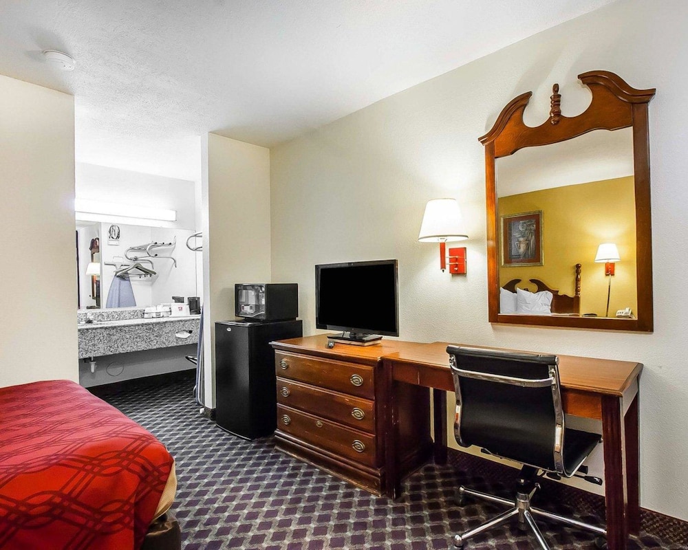 Room, 1 Queen Bed, Non Smoking - Photo 5