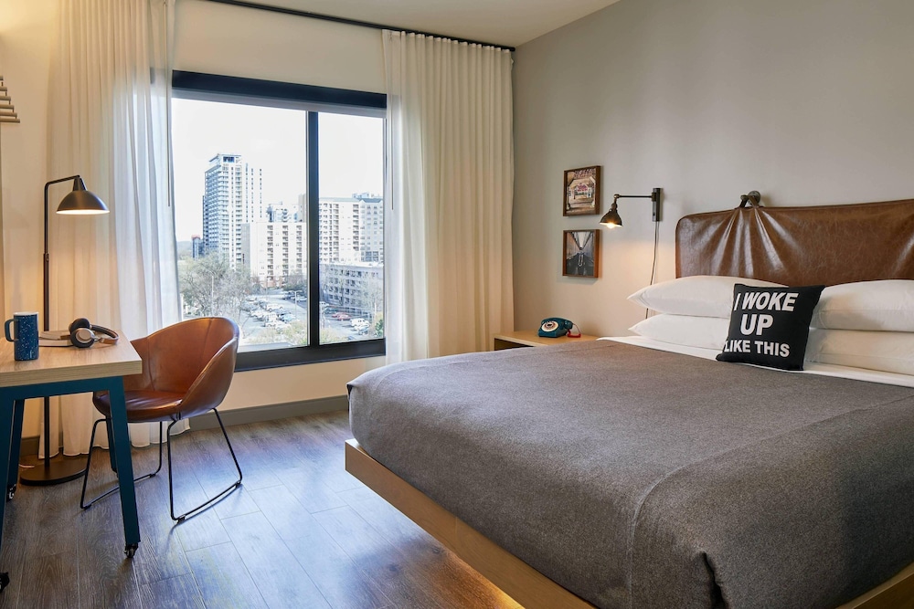 Room, 1 King Bed (Hearing Accessible) - Photo 2