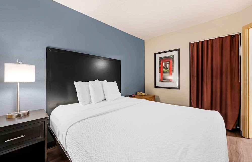 Suite, 1 Queen Bed, Non Smoking - Photo 5