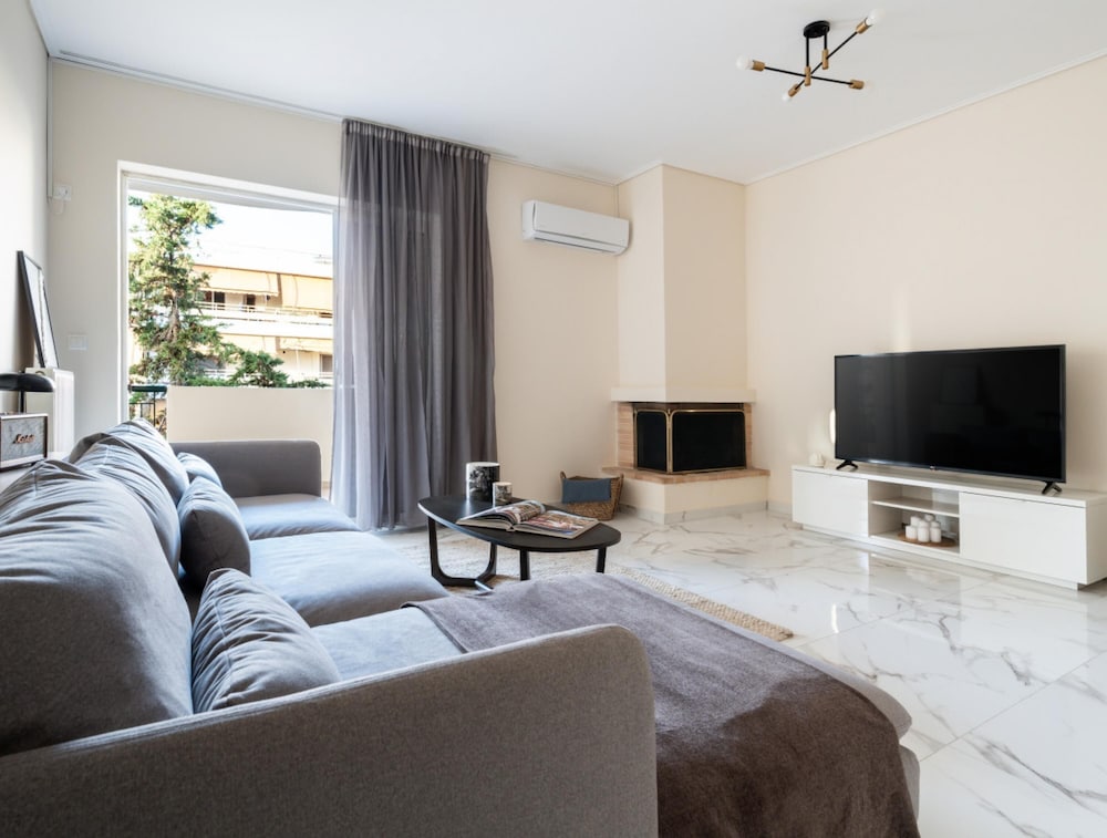 Apartment photo 2