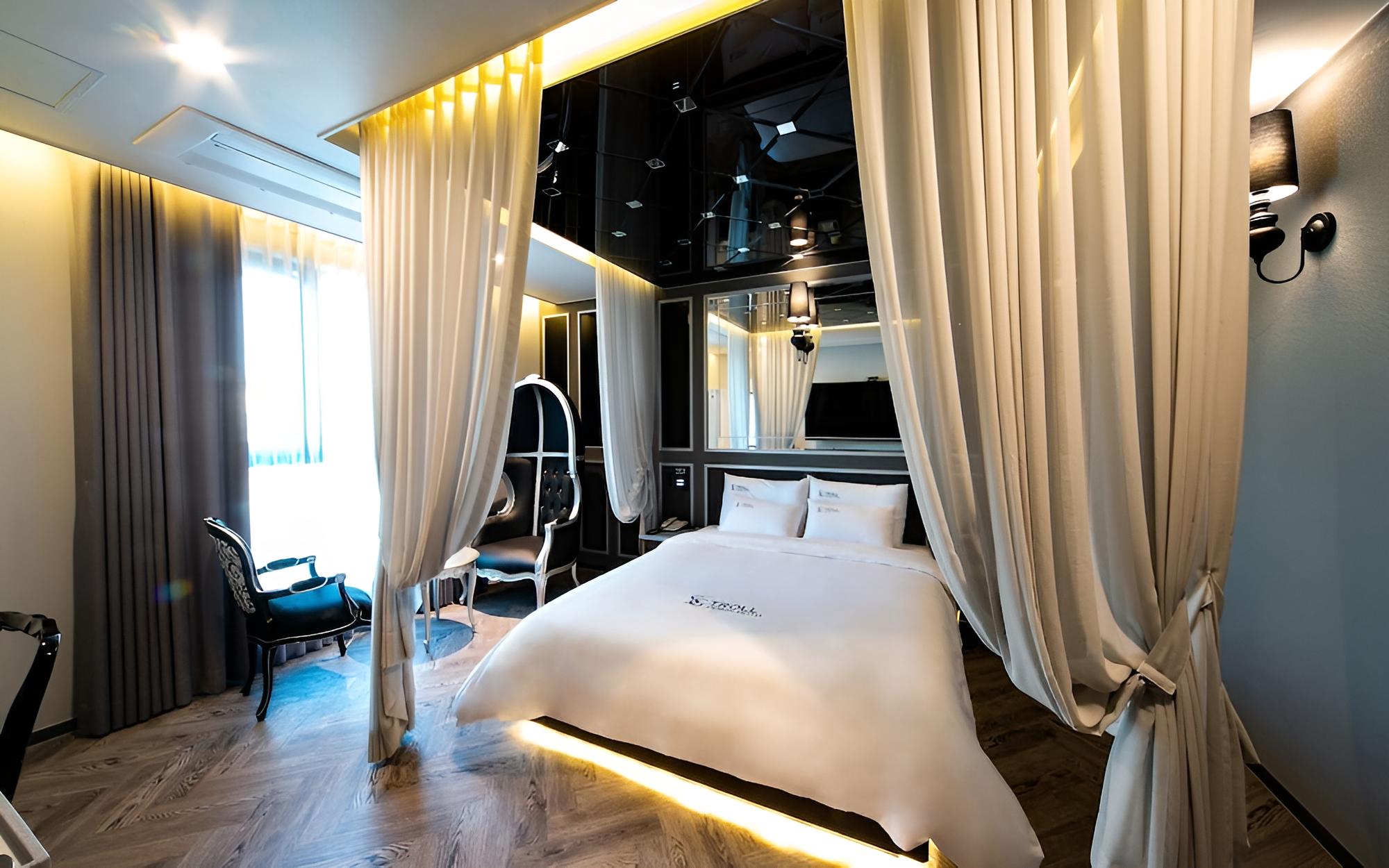 Room (Suite Princess Room (Netflix can be v)