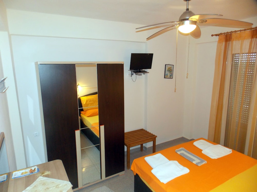 Apartment photo 1