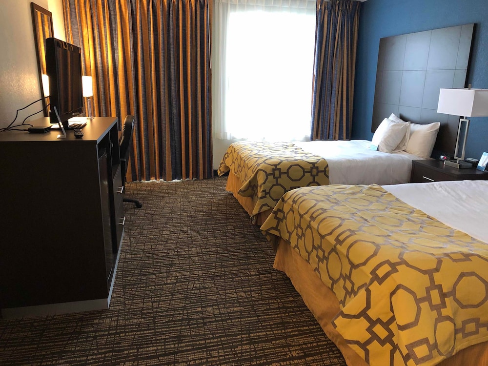 Room, Multiple Beds, Non Smoking - Photo 1