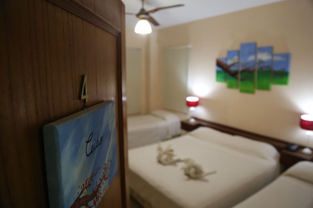 Standard Quadruple Room, 1 Bedroom, Non Smoking, Private Bathroom (Lirios) photo 1