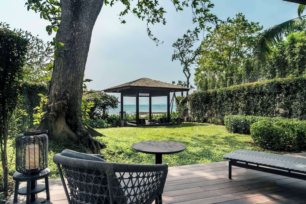 Suite, 1 King Bed (Beachfront) - Photo 3
