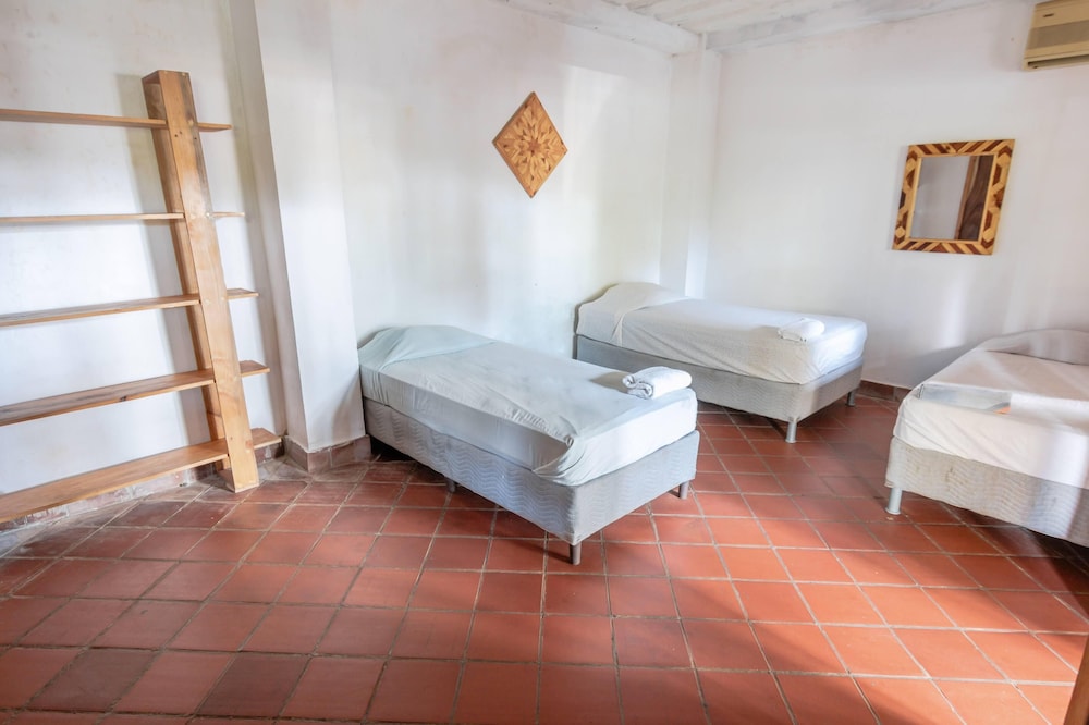 Quadruple Room (11)