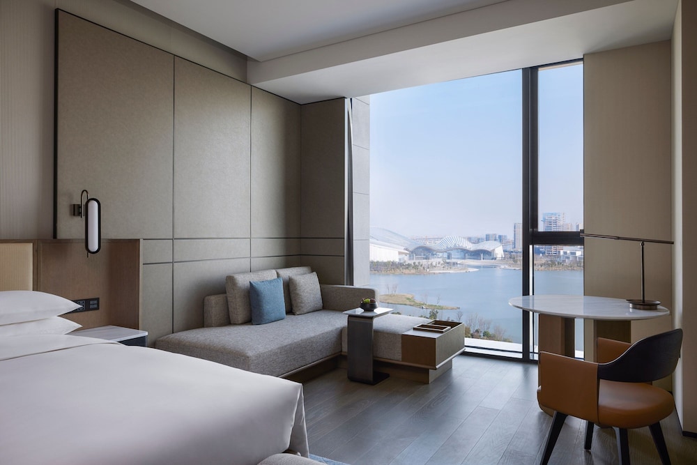 Executive Room, 2 Twin Beds, Lake View - Photo 3