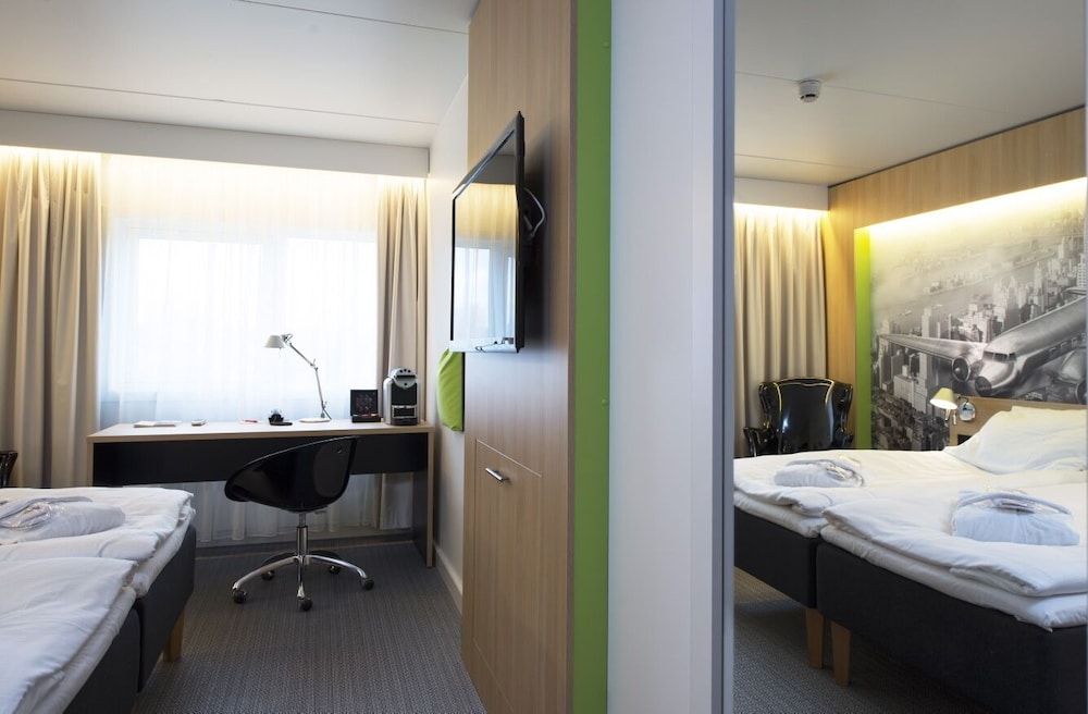 Superior Room, Non Smoking (2 Twin Beds) photo 3