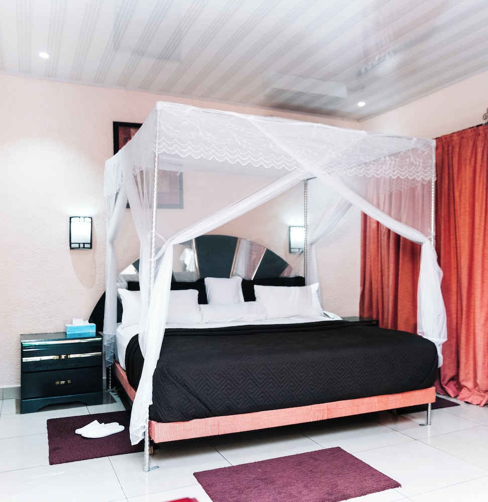 Executive Suite, Pool View photo 1