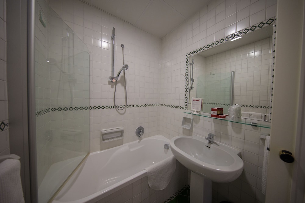 Triple Room - Photo 9