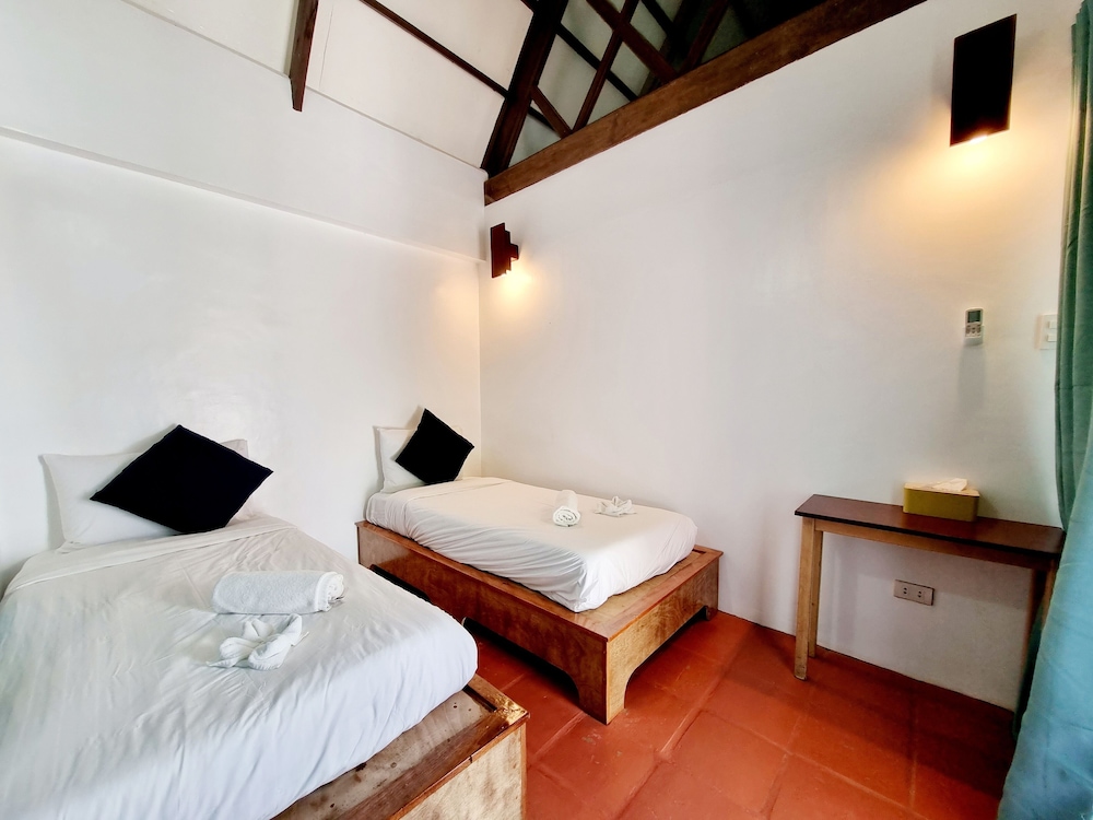 Standard Twin Room - Photo 2