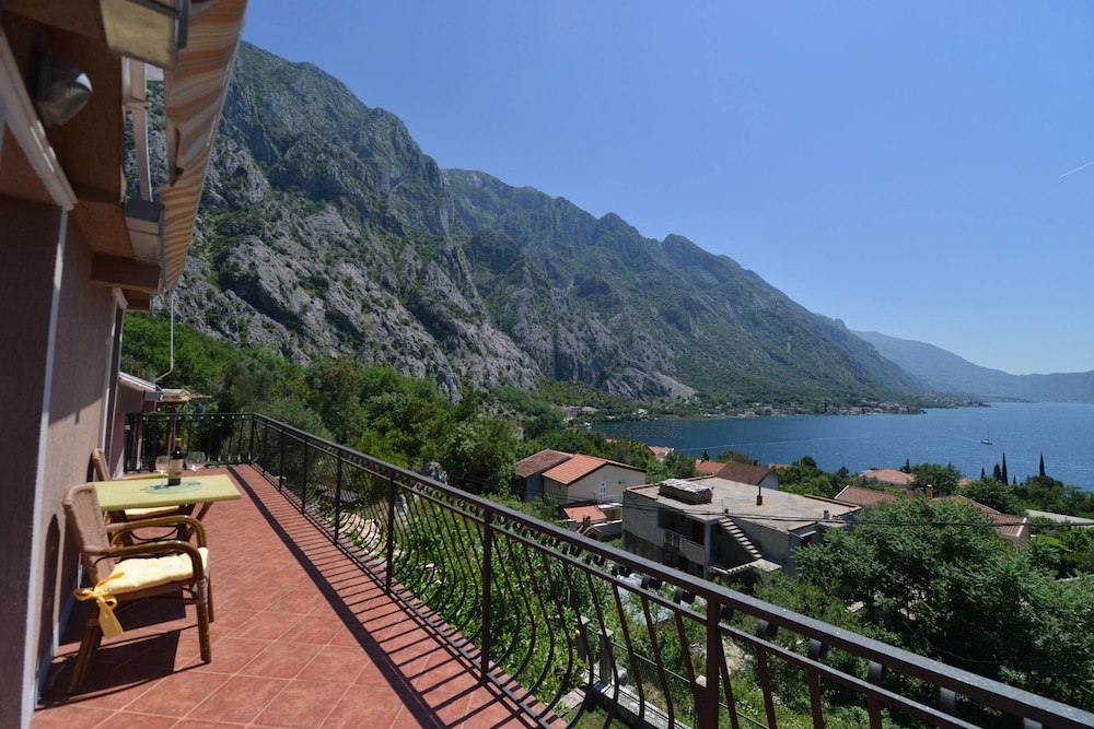 Comfort Apartment, 2 Bedrooms, Sea View photo 1
