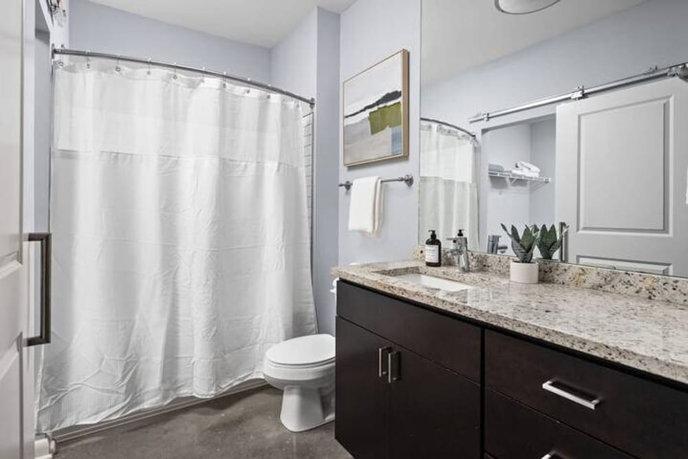 Cozysuites TWO Stylish Apts Monument Circle Indy, Photo 9
