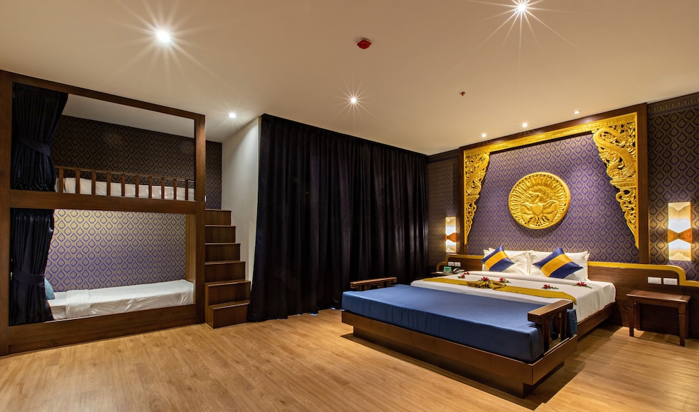 Family Room - Photo 2