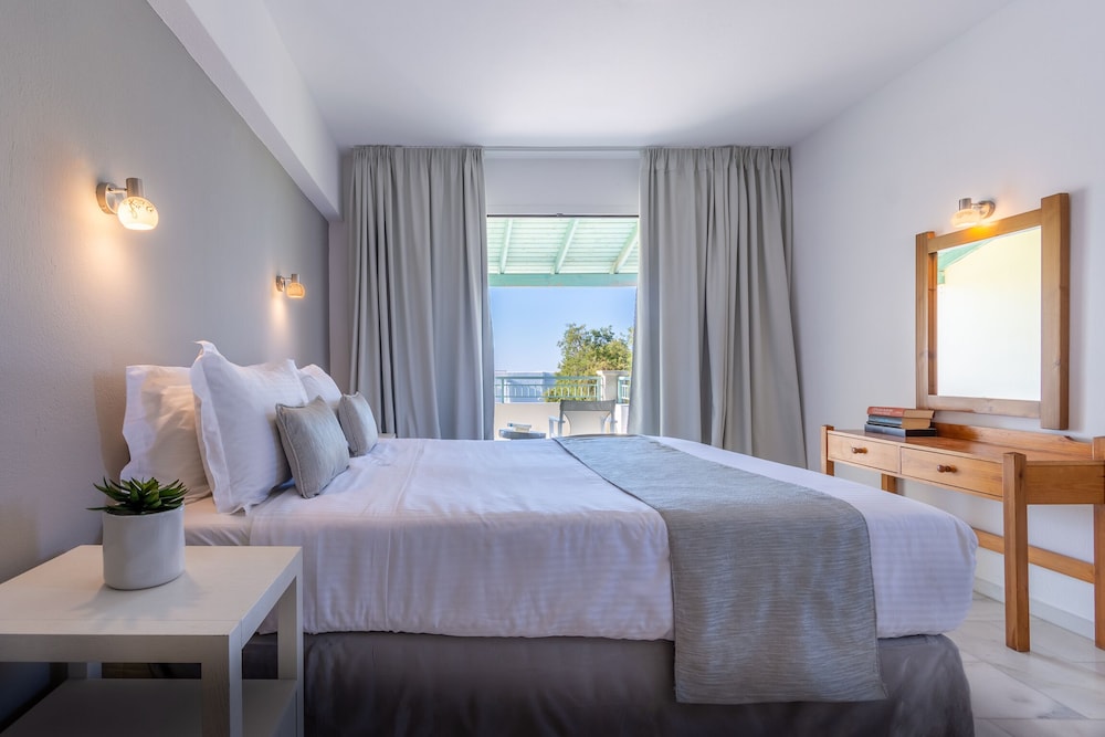 Comfort Room (Knossos Boutique)