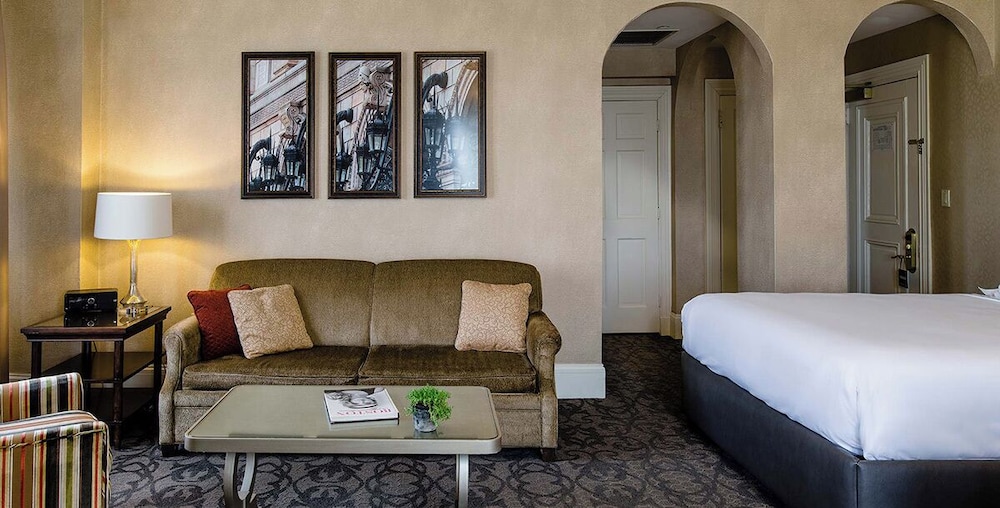 Executive Room, 1 King Bed, Fireplace