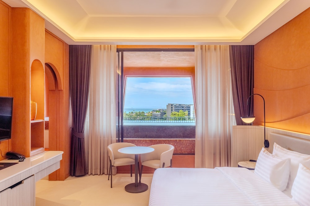 Deluxe Pool Suite Sea View - Photo 1