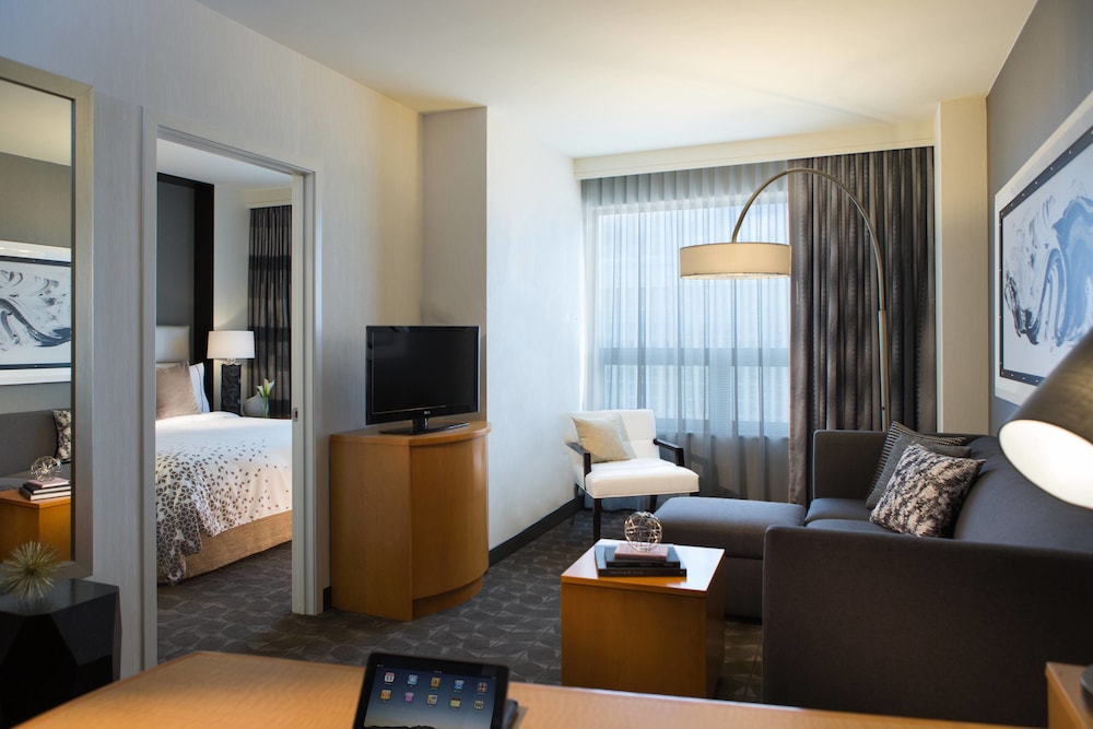 Club Suite, 1 Bedroom - Photo 1
