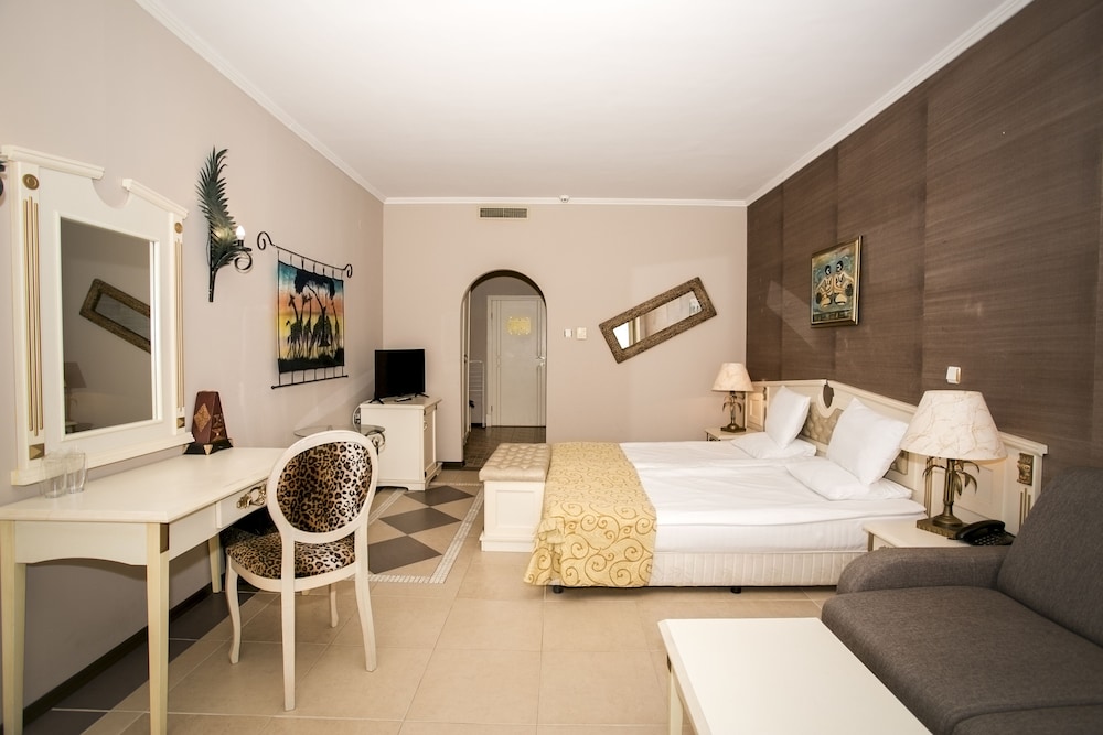 Double Room, Balcony, Park View - Photo 10