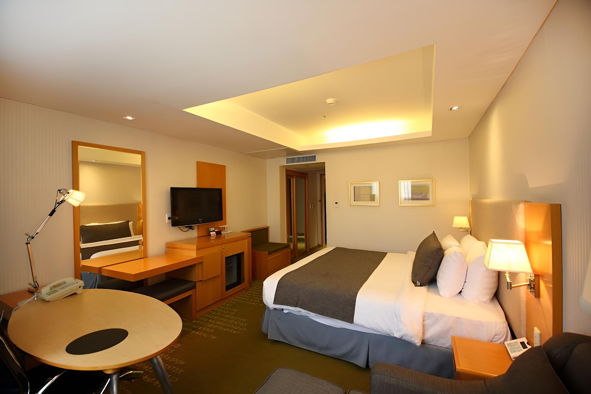 Deluxe Room, 1 King Bed - Photo 2