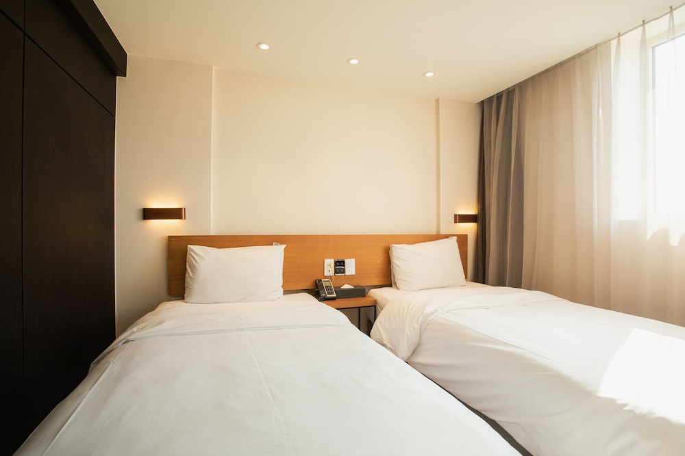 Standard Twin Room (City View) photo 1
