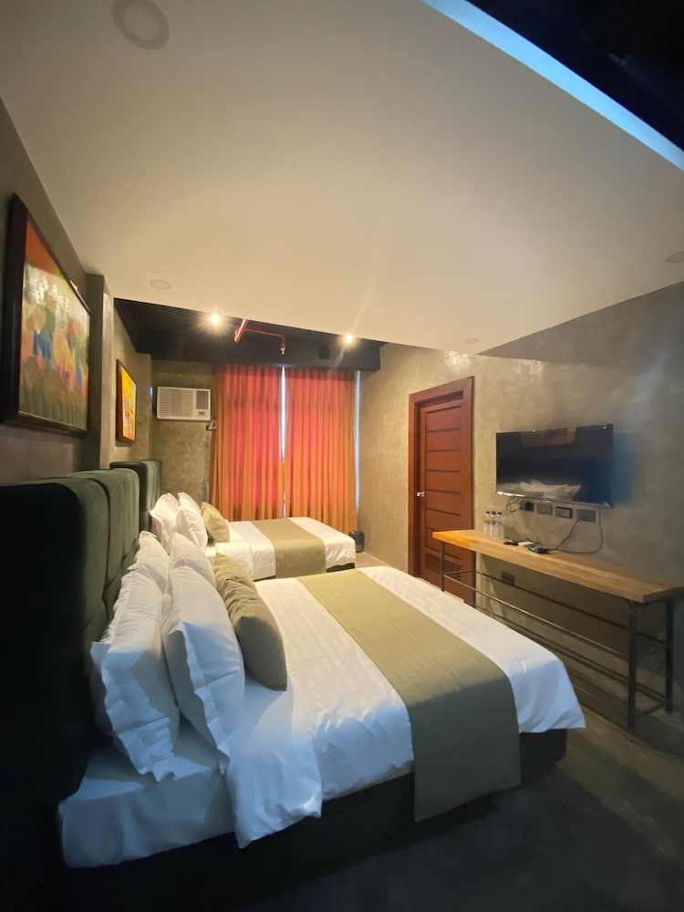 Deluxe Double Room, 2 Queen Beds photo 2